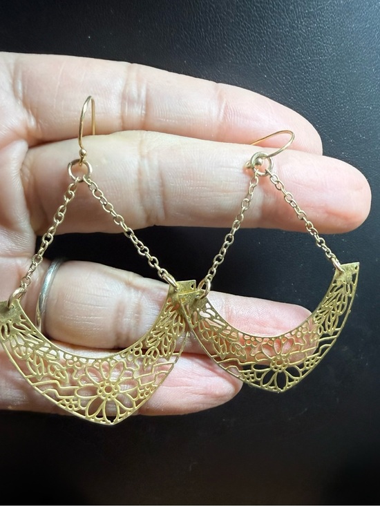 Jewelry - Gold Tone Boho Filigree Floral Chain Dangle Drop Hoop Earrings
